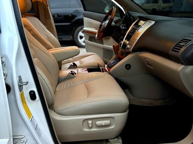 Белый Лексус РХ, объемом двигателя 3.3 л и пробегом 239 тыс. км за 8800 $, фото 5 на Automoto.ua