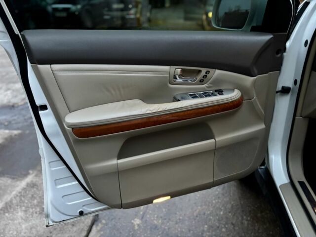 Белый Лексус РХ, объемом двигателя 3.3 л и пробегом 239 тыс. км за 8800 $, фото 18 на Automoto.ua