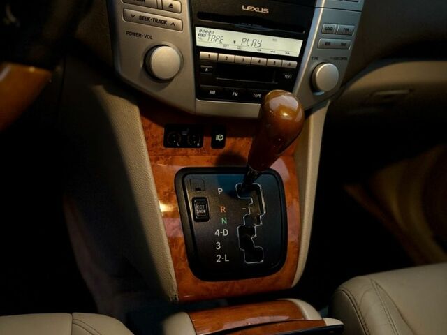 Белый Лексус РХ, объемом двигателя 3.3 л и пробегом 239 тыс. км за 8800 $, фото 10 на Automoto.ua