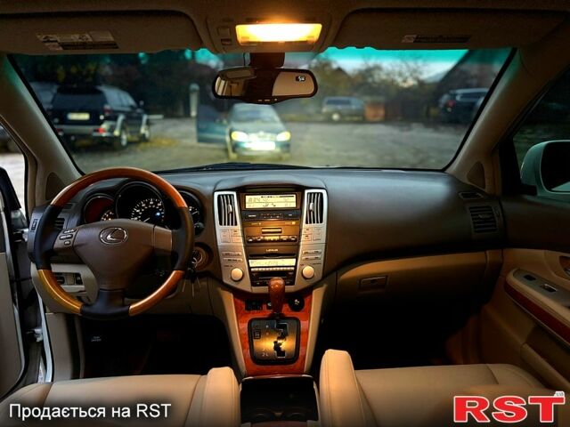 Белый Лексус РХ, объемом двигателя 3.3 л и пробегом 239 тыс. км за 8800 $, фото 4 на Automoto.ua