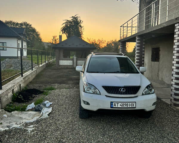 Белый Лексус РХ, объемом двигателя 3.3 л и пробегом 258 тыс. км за 12000 $, фото 2 на Automoto.ua
