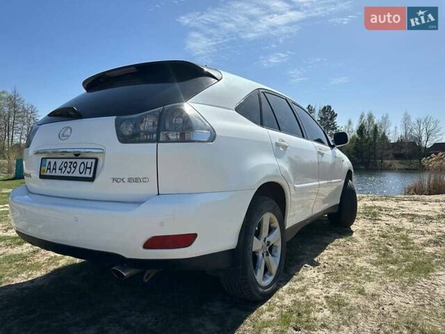Белый Лексус РХ, объемом двигателя 3.3 л и пробегом 272 тыс. км за 7700 $, фото 3 на Automoto.ua