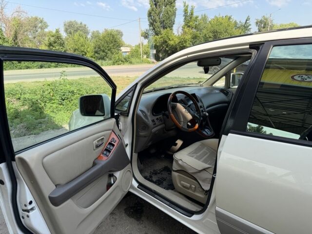 Белый Лексус РХ, объемом двигателя 3 л и пробегом 312 тыс. км за 3400 $, фото 4 на Automoto.ua