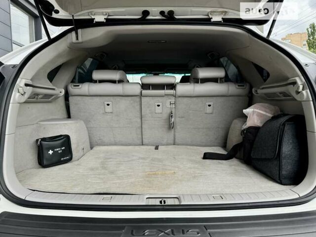 Белый Лексус РХ, объемом двигателя 3.46 л и пробегом 180 тыс. км за 10999 $, фото 53 на Automoto.ua