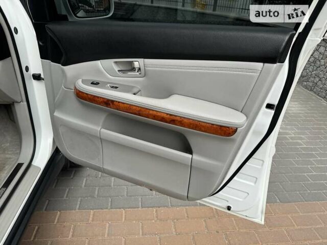 Белый Лексус РХ, объемом двигателя 3.46 л и пробегом 180 тыс. км за 10999 $, фото 41 на Automoto.ua