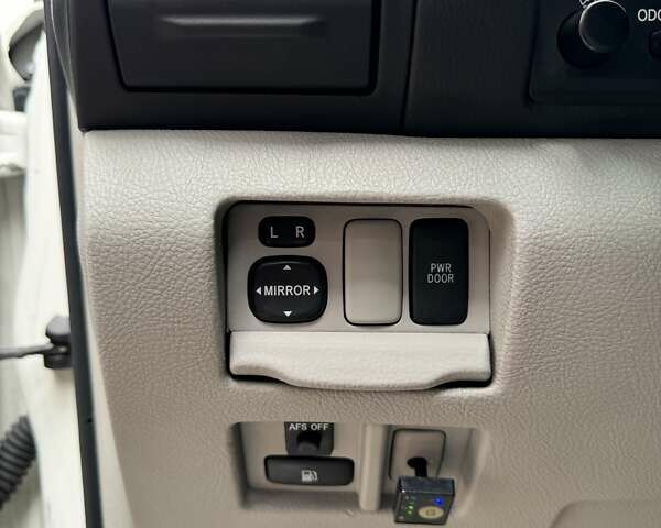 Белый Лексус РХ, объемом двигателя 3.46 л и пробегом 180 тыс. км за 10999 $, фото 44 на Automoto.ua