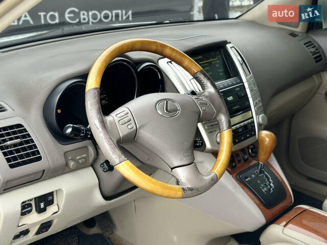 Белый Лексус РХ, объемом двигателя 3.46 л и пробегом 300 тыс. км за 9999 $, фото 6 на Automoto.ua