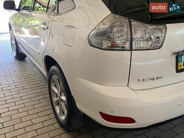 Белый Лексус РХ, объемом двигателя 3.5 л и пробегом 111 тыс. км за 15000 $, фото 3 на Automoto.ua