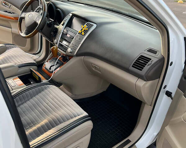 Белый Лексус РХ, объемом двигателя 3.46 л и пробегом 142 тыс. км за 11900 $, фото 18 на Automoto.ua
