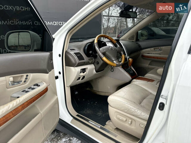 Белый Лексус РХ, объемом двигателя 3.46 л и пробегом 300 тыс. км за 9999 $, фото 7 на Automoto.ua
