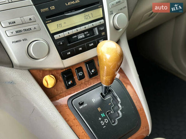 Белый Лексус РХ, объемом двигателя 3.46 л и пробегом 300 тыс. км за 9999 $, фото 11 на Automoto.ua