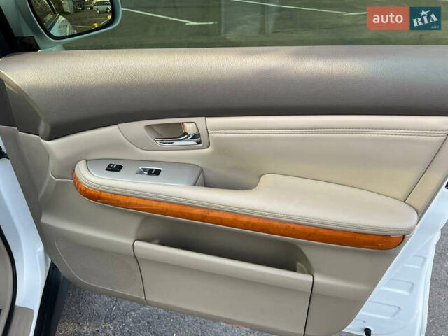 Белый Лексус РХ, объемом двигателя 3.46 л и пробегом 142 тыс. км за 11900 $, фото 7 на Automoto.ua