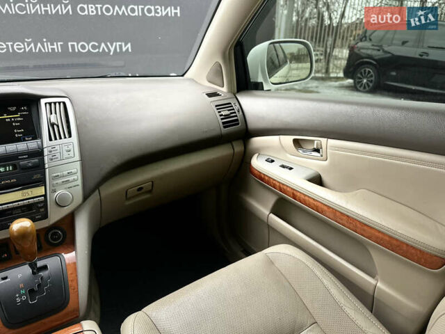 Белый Лексус РХ, объемом двигателя 3.46 л и пробегом 300 тыс. км за 9999 $, фото 16 на Automoto.ua