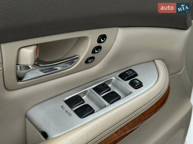 Белый Лексус РХ, объемом двигателя 3.46 л и пробегом 300 тыс. км за 9999 $, фото 9 на Automoto.ua