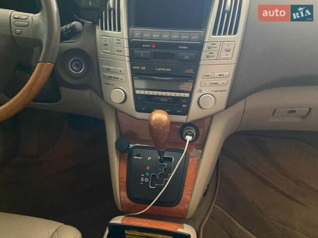 Белый Лексус РХ, объемом двигателя 3.5 л и пробегом 111 тыс. км за 15000 $, фото 11 на Automoto.ua