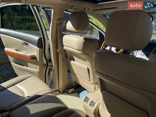 Белый Лексус РХ, объемом двигателя 3.3 л и пробегом 275 тыс. км за 11000 $, фото 5 на Automoto.ua