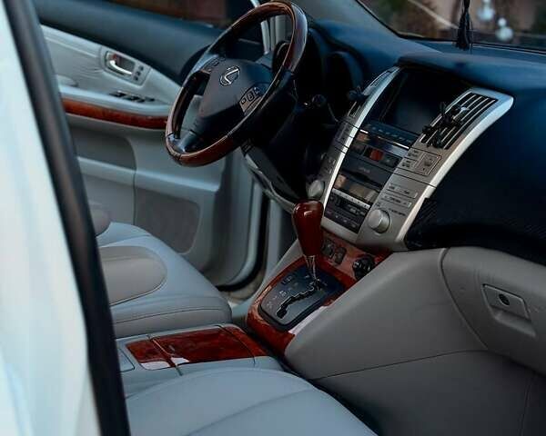 Белый Лексус РХ, объемом двигателя 3.5 л и пробегом 320 тыс. км за 12700 $, фото 9 на Automoto.ua