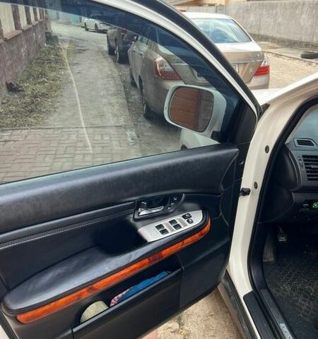 Белый Лексус РХ, объемом двигателя 3.3 л и пробегом 299 тыс. км за 10800 $, фото 7 на Automoto.ua