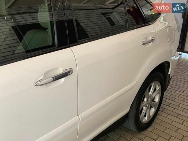 Белый Лексус РХ, объемом двигателя 3.5 л и пробегом 111 тыс. км за 15000 $, фото 2 на Automoto.ua