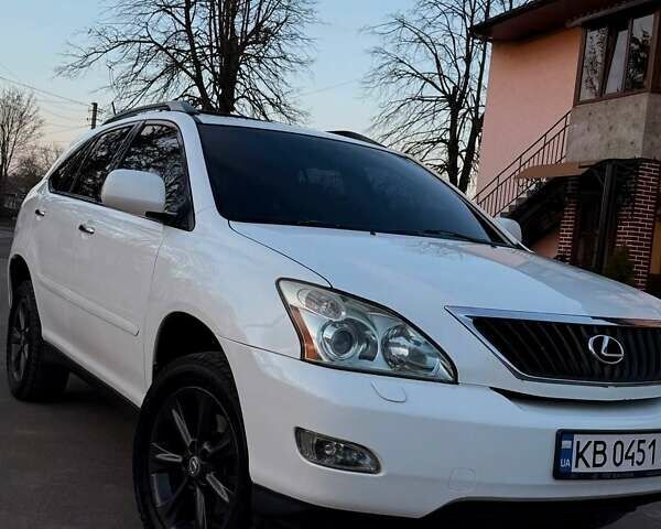 Белый Лексус РХ, объемом двигателя 3.5 л и пробегом 320 тыс. км за 12700 $, фото 1 на Automoto.ua