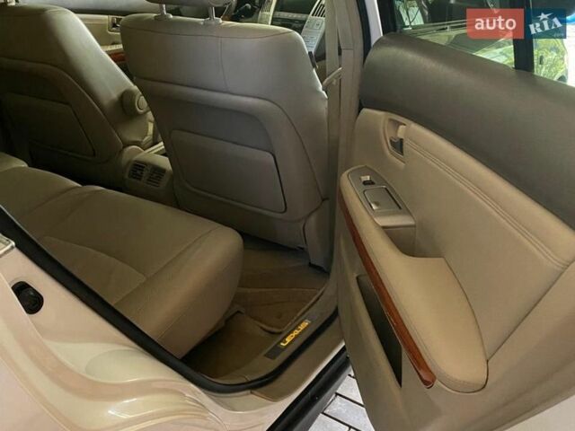 Белый Лексус РХ, объемом двигателя 3.5 л и пробегом 111 тыс. км за 15000 $, фото 9 на Automoto.ua