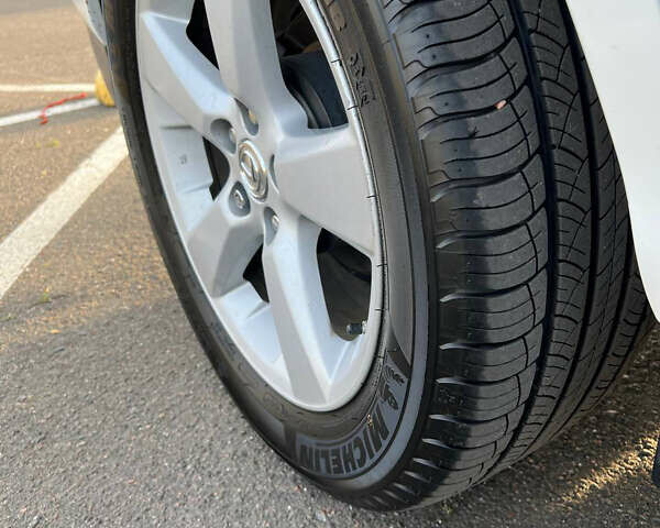 Белый Лексус РХ, объемом двигателя 3.46 л и пробегом 142 тыс. км за 11900 $, фото 12 на Automoto.ua