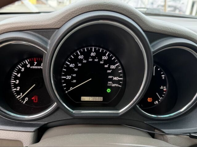 Белый Лексус РХ, объемом двигателя 3.5 л и пробегом 287 тыс. км за 13522 $, фото 7 на Automoto.ua