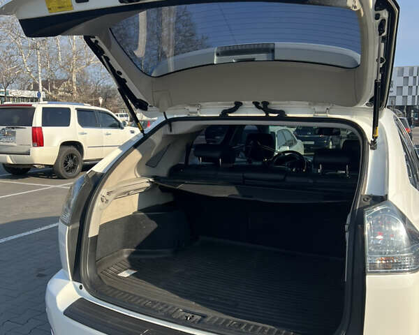 Белый Лексус РХ, объемом двигателя 3.46 л и пробегом 135 тыс. км за 15100 $, фото 3 на Automoto.ua