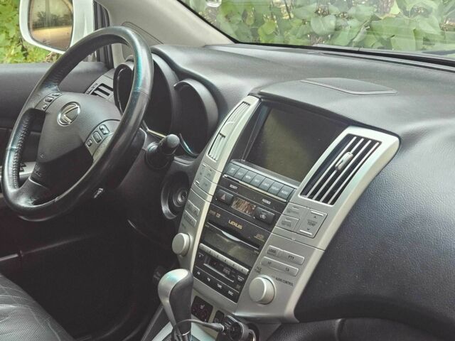 Белый Лексус РХ, объемом двигателя 3.3 л и пробегом 240 тыс. км за 7400 $, фото 2 на Automoto.ua