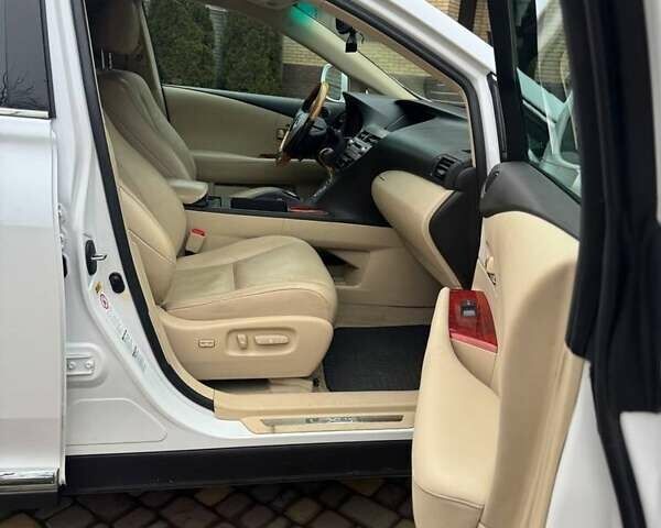 Белый Лексус РХ, объемом двигателя 3.5 л и пробегом 100 тыс. км за 17500 $, фото 8 на Automoto.ua
