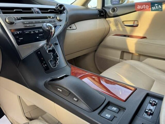 Лексус РХ 2009 в Днепре (Днепропетровске) на Automoto.ua Белый Лексус РХ, объемом двигателя 3.46 л и пробегом 210 тыс. км за 15500 $, фото 12 на Automoto.ua
