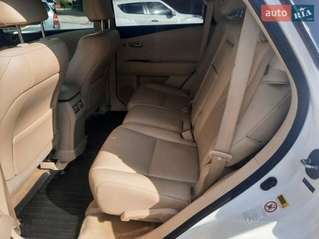 Белый Лексус РХ, объемом двигателя 3.5 л и пробегом 208 тыс. км за 16300 $, фото 7 на Automoto.ua