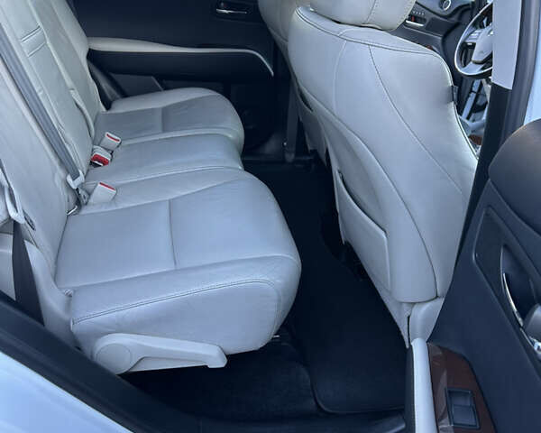 Лексус РХ 2009 у Виноградове на Automoto.ua Білий Лексус РХ, об'ємом двигуна 3.5 л та пробігом 183 тис. км за 18900 $, фото 20 на Automoto.ua