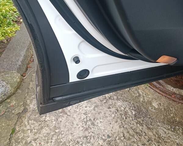 Білий Лексус РХ, об'ємом двигуна 3.46 л та пробігом 190 тис. км за 16000 $, фото 7 на Automoto.ua