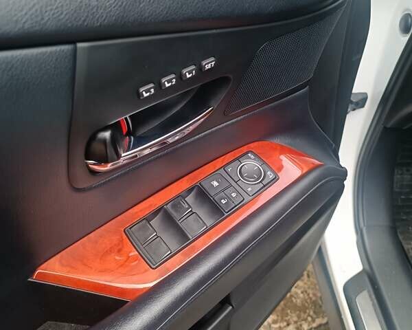 Белый Лексус РХ, объемом двигателя 3.46 л и пробегом 190 тыс. км за 15550 $, фото 4 на Automoto.ua