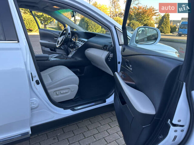 Лексус РХ 2009 у Виноградове на Automoto.ua Білий Лексус РХ, об'ємом двигуна 3.5 л та пробігом 183 тис. км за 18900 $, фото 25 на Automoto.ua