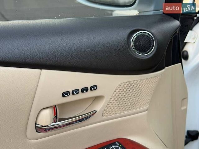 Белый Лексус РХ, объемом двигателя 3.46 л и пробегом 240 тыс. км за 15800 $, фото 67 на Automoto.ua