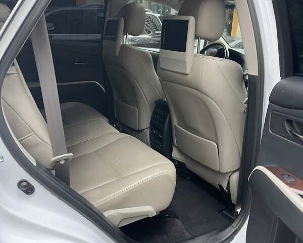 Белый Лексус РХ, объемом двигателя 3.46 л и пробегом 245 тыс. км за 19000 $, фото 4 на Automoto.ua