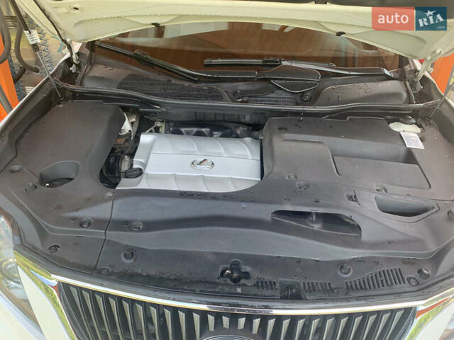 Белый Лексус РХ, объемом двигателя 3.5 л и пробегом 127 тыс. км за 18500 $, фото 20 на Automoto.ua