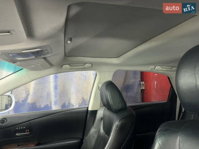 Белый Лексус РХ, объемом двигателя 3.46 л и пробегом 130 тыс. км за 18700 $, фото 18 на Automoto.ua