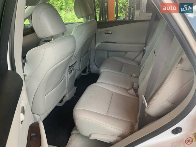 Белый Лексус РХ, объемом двигателя 3.5 л и пробегом 127 тыс. км за 18500 $, фото 22 на Automoto.ua