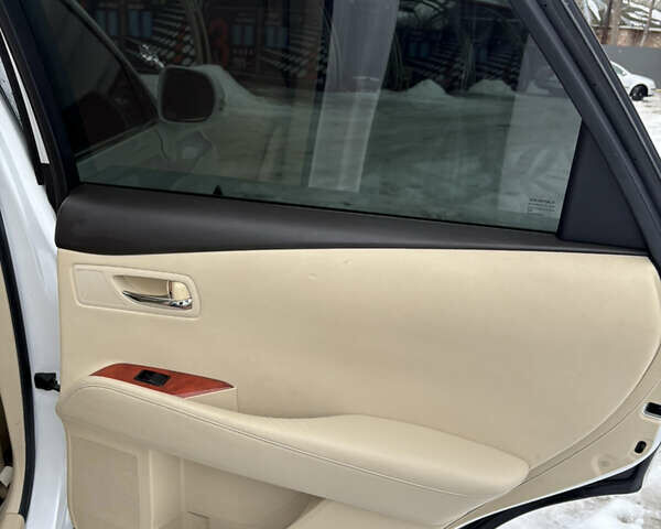 Белый Лексус РХ, объемом двигателя 3.46 л и пробегом 270 тыс. км за 16500 $, фото 18 на Automoto.ua