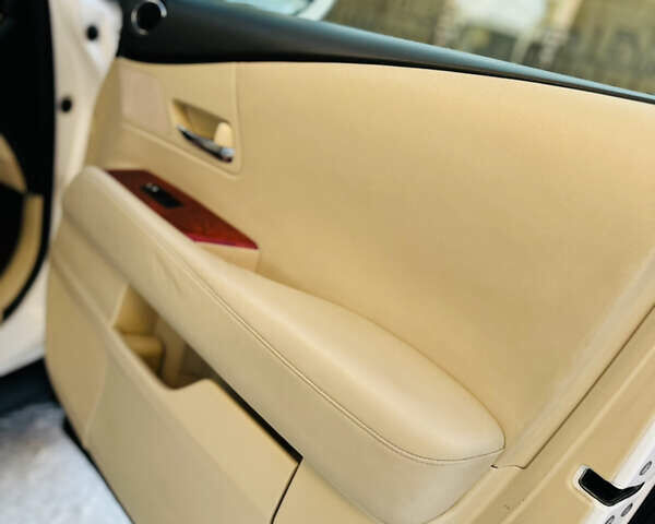 Белый Лексус РХ, объемом двигателя 3.5 л и пробегом 172 тыс. км за 15800 $, фото 27 на Automoto.ua