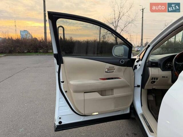 Белый Лексус РХ, объемом двигателя 3.46 л и пробегом 240 тыс. км за 15800 $, фото 66 на Automoto.ua