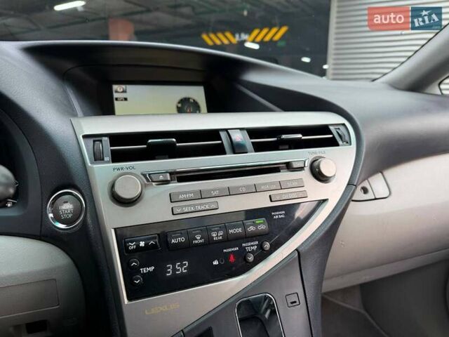 Белый Лексус РХ, объемом двигателя 3.46 л и пробегом 263 тыс. км за 12990 $, фото 18 на Automoto.ua