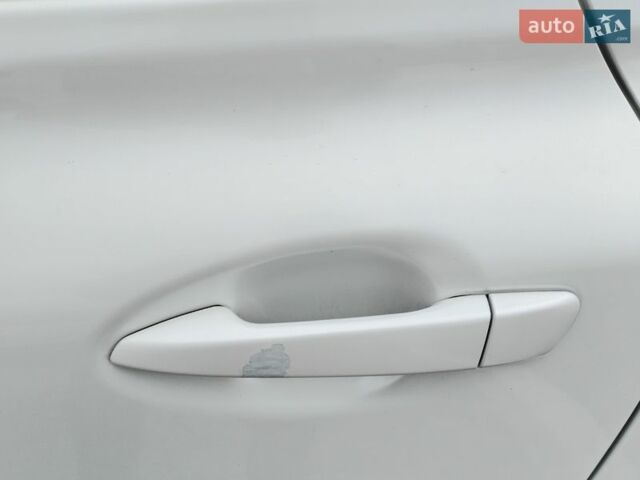 Белый Лексус РХ, объемом двигателя 3.46 л и пробегом 307 тыс. км за 14600 $, фото 6 на Automoto.ua