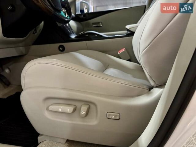 Белый Лексус РХ, объемом двигателя 3.5 л и пробегом 222 тыс. км за 14999 $, фото 14 на Automoto.ua