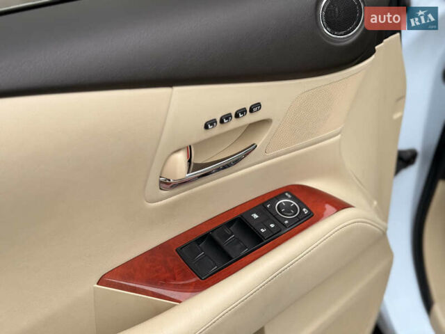 Білий Лексус РХ, об'ємом двигуна 3.46 л та пробігом 154 тис. км за 18900 $, фото 19 на Automoto.ua