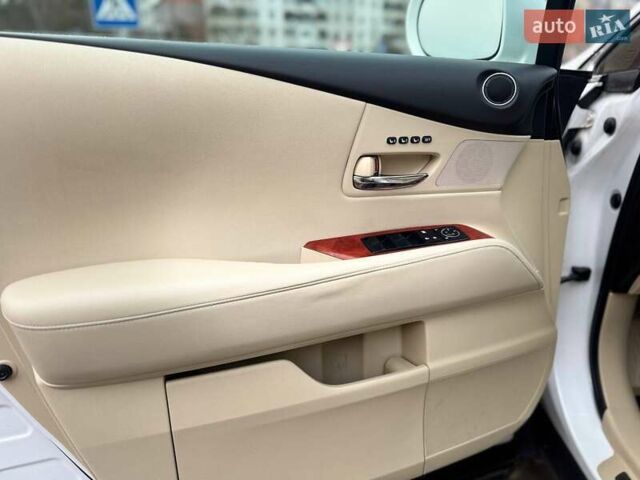 Белый Лексус РХ, объемом двигателя 3.46 л и пробегом 201 тыс. км за 14800 $, фото 19 на Automoto.ua