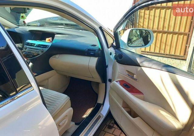 Белый Лексус РХ, объемом двигателя 3.5 л и пробегом 250 тыс. км за 14500 $, фото 6 на Automoto.ua